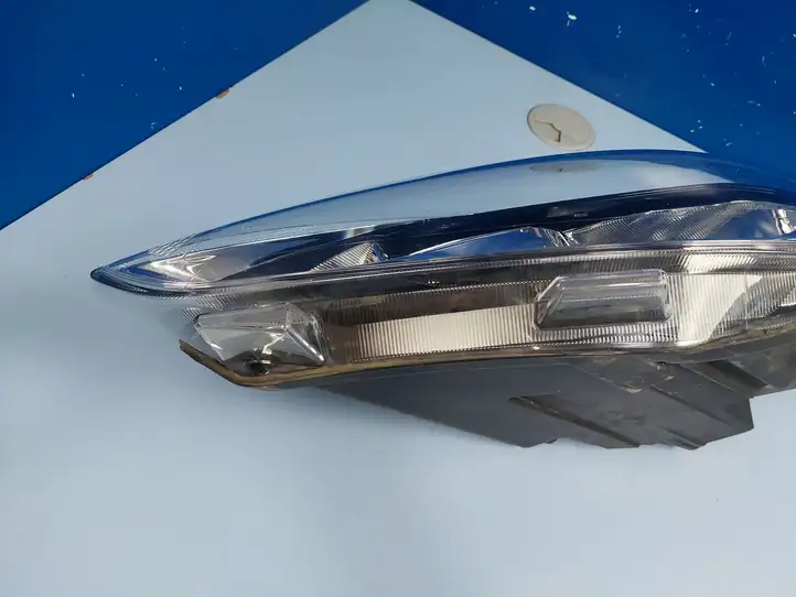 Ford Fiesta (2017 - ) H1BB13W030AE Передняя фара — фото 3