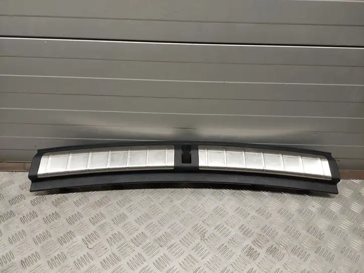 BMW X1 F48 F49 (2015 - 2022) 7413689 Отделка порога багажника — фото 1