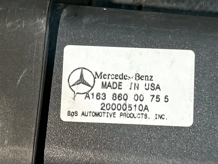 Mercedes-Benz ML W163 (1997 - 2005) A1638600075 Шторка — фото 1