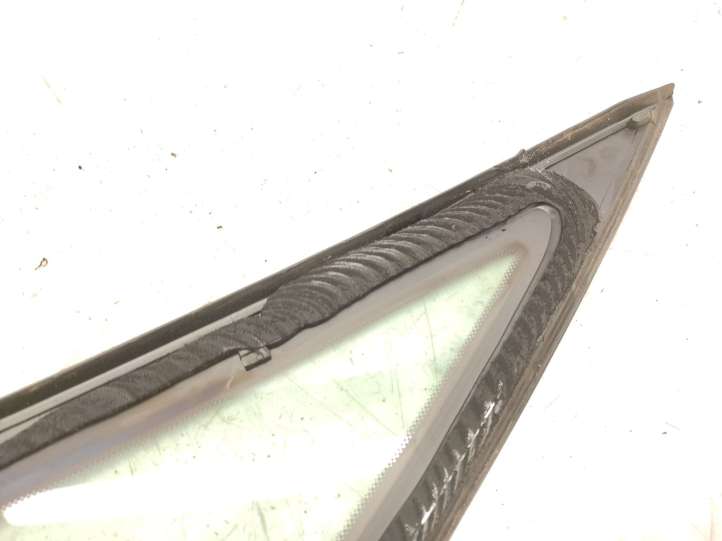 Audi A2 (1999 - 2007)  43R00021 Треугольное стекло в передней части кузова