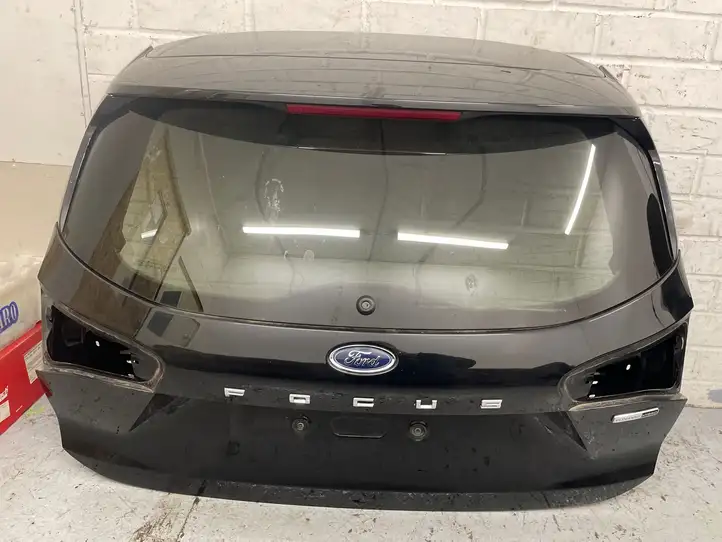 Ford Focus (2019 - ) Крышка багажника — фото 1