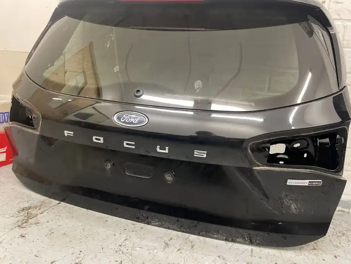Ford Focus (2019 - ) Крышка багажника — фото 2