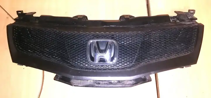 Honda Civic (2006 - 2011) Верхняя решетка радиатора — фото 1