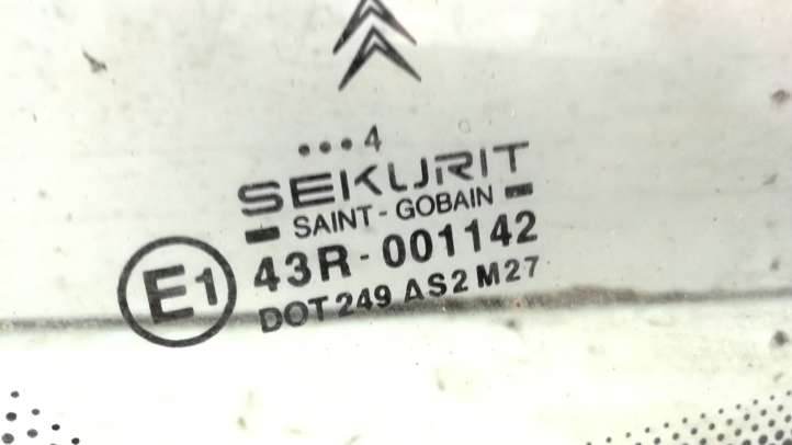 Citroen Xsara Picasso (1999 - 2012)  43R001142 Треугольное стекло в передней части кузова