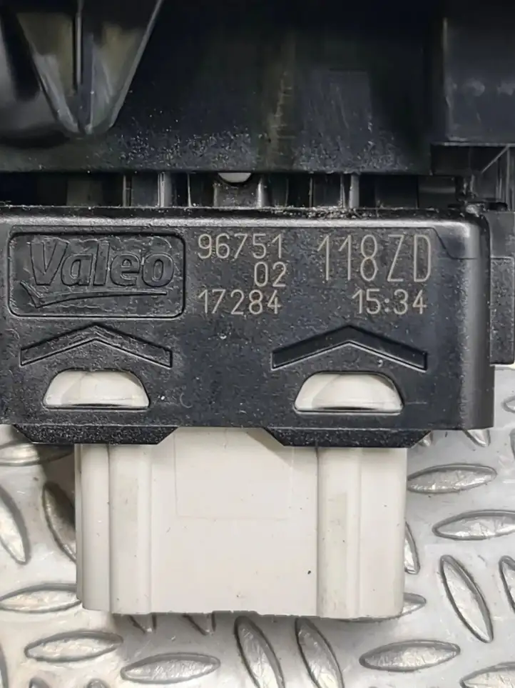 Peugeot 208 (2012 - 2015) 96751118ZD Блок кнопок стеклоподъемников — фото 6