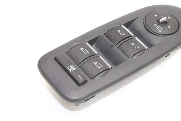 Ford Kuga I (2008 - 2012) 9M5T14A132AA Кнопка фаркопа в багажнике — фото 2