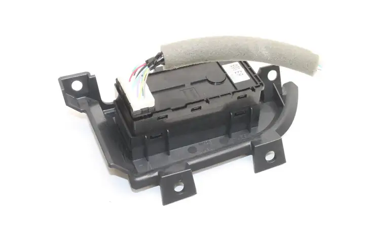 Subaru BRZ (2012 - 2016) 83071CA032 Кнопка фаркопа в багажнике — фото 3