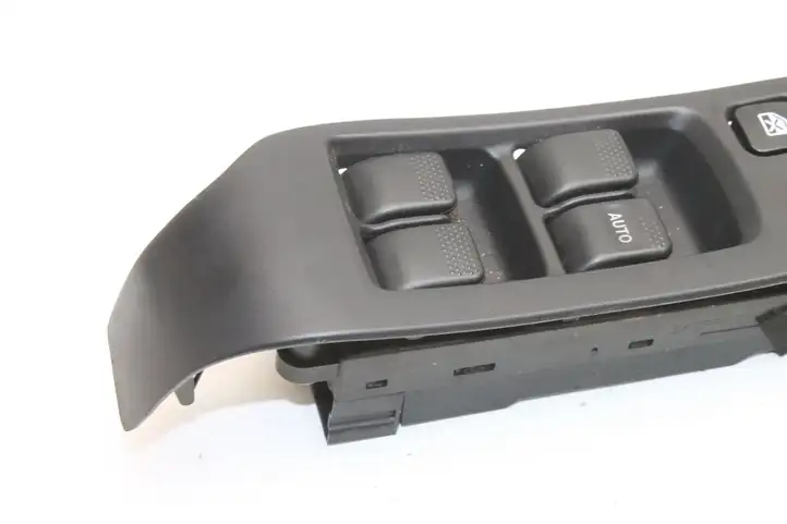 Subaru Legacy (1999 - 2003) 83071AE001 Кнопка фаркопа в багажнике — фото 2
