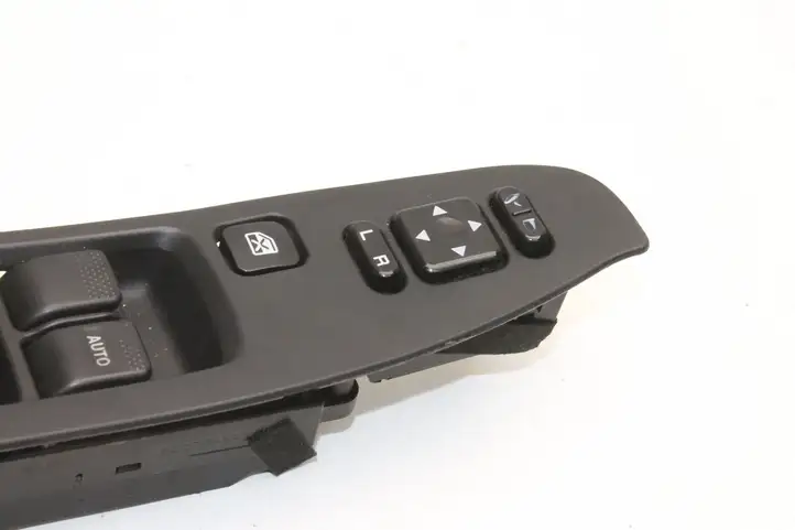 Subaru Legacy (1999 - 2003) 83071AE001 Кнопка фаркопа в багажнике — фото 3