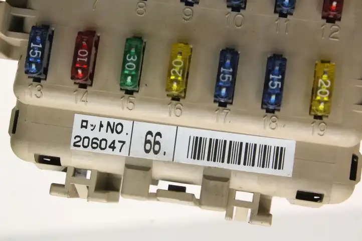 Subaru Legacy (1999 - 2003) Блок предохранителей (комплект) — фото 3