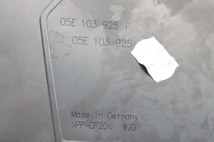 Volkswagen Golf VIII (2019 - ) 05E103925P Крышка двигателя декоративная — фото 7