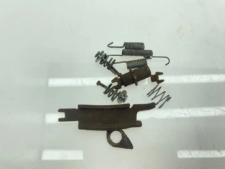 Subaru Outback (2003 - 2007) Колодки ручного тормоза — фото 3