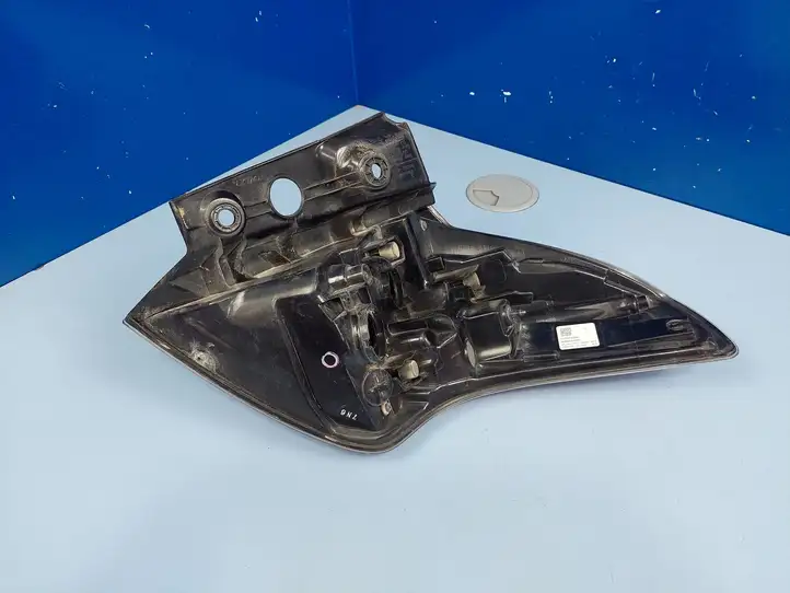 Toyota RAV 4 (XA40) (2012 - 2018) 8156042201 Задний фонарь в кузове — фото 10