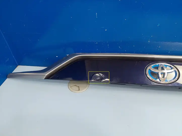 Toyota RAV 4 (XA50) (2018 - ) 7680142240 Подсветка номера — фото 9