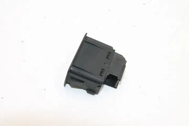 Audi A5 8T 8F (2011 - 2016) 4F0962109B Кнопка фаркопа в багажнике — фото 2
