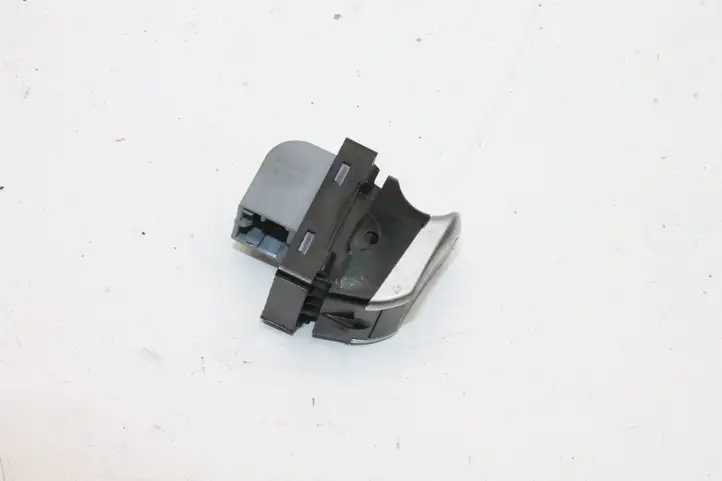 Audi A5 8T 8F (2011 - 2016) 8K0959855B Кнопка фаркопа в багажнике — фото 2