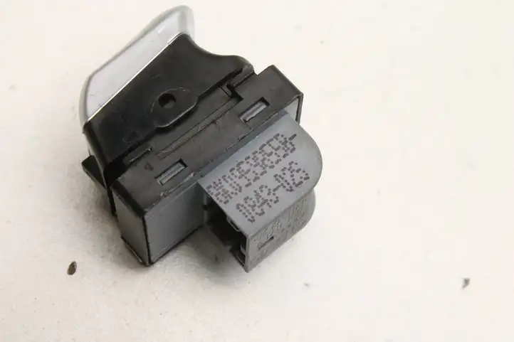Audi A5 8T 8F (2011 - 2016) 8K0959855B Кнопка фаркопа в багажнике — фото 3