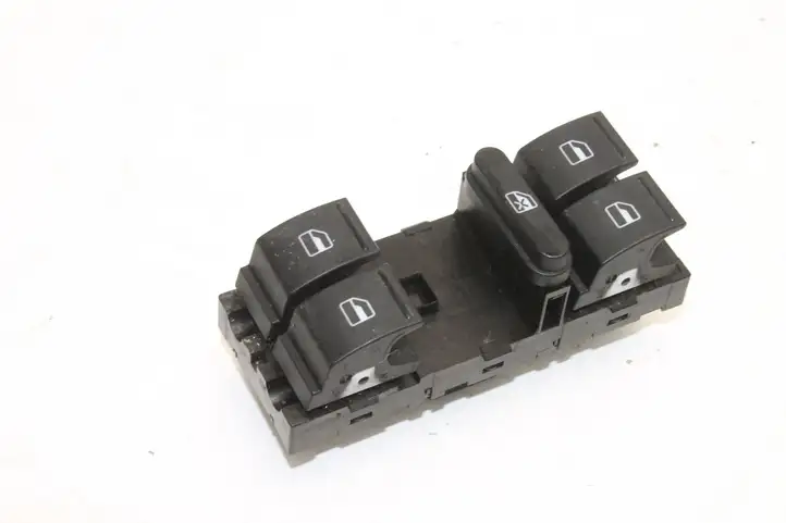 Volkswagen Tiguan (2007 - 2011) 1K4959857B Кнопка фаркопа в багажнике — фото 1