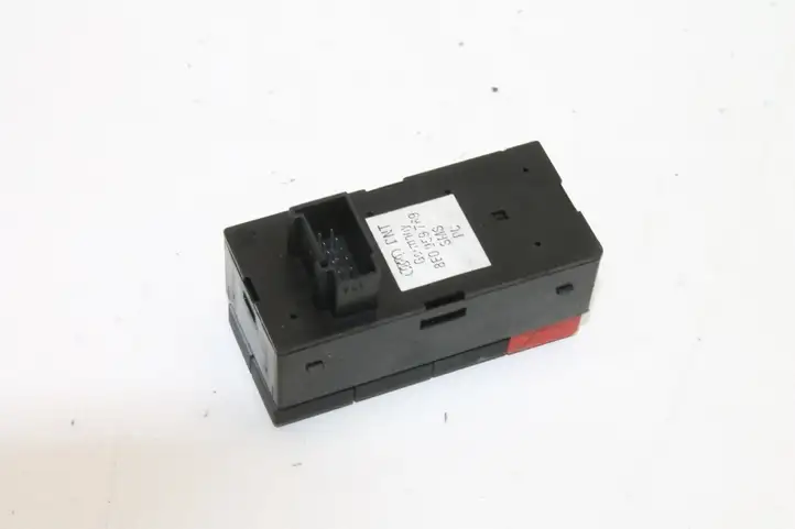 Audi A4 S4 B6 8E 8H (2000 - 2006) 8E0959769 Кнопка фаркопа в багажнике — фото 4