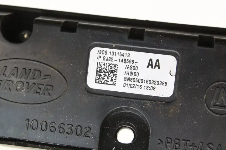 Land Rover Range Rover Evoque L538 (2015 - 2018) GJ3214B596AA Кнопка фаркопа в багажнике — фото 5