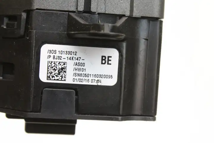 Land Rover Range Rover Evoque L538 (2015 - 2018) BJ3214K147BE Кнопка фаркопа в багажнике — фото 4