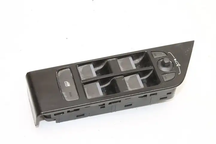 Land Rover Range Rover Evoque L538 (2015 - 2018) GJ3214540AB Кнопка фаркопа в багажнике — фото 1