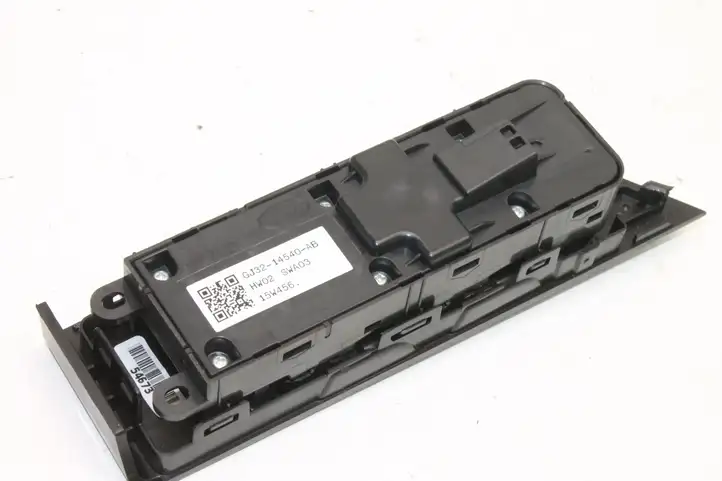 Land Rover Range Rover Evoque L538 (2015 - 2018) GJ3214540AB Кнопка фаркопа в багажнике — фото 4