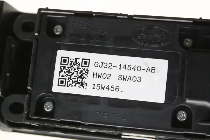 Land Rover Range Rover Evoque L538 (2015 - 2018) GJ3214540AB Кнопка фаркопа в багажнике — фото 5