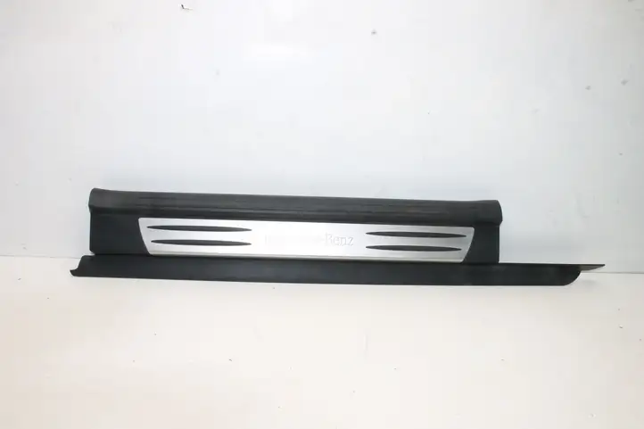 Mercedes-Benz SLK R171 (2005 - 2011) 1716800235 Отделка переднего порога — фото 1