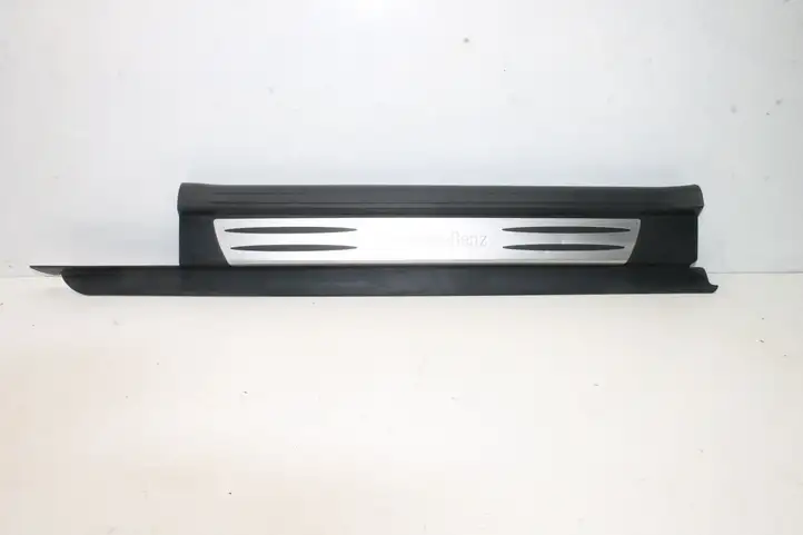 Mercedes-Benz SLK R171 (2005 - 2011) 1716800135 Внутренняя отделка переднего порога — фото 1