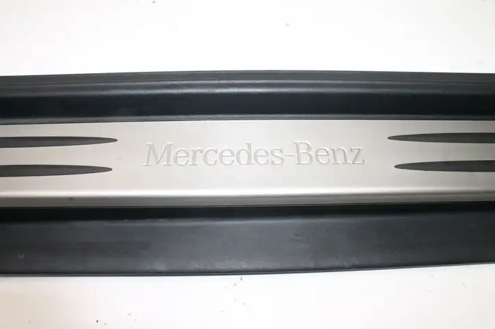 Mercedes-Benz SLK R171 (2005 - 2011) 1716800135 Внутренняя отделка переднего порога — фото 3