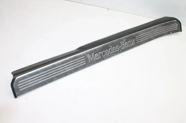 Mercedes-Benz S W221 (2005 - 2013) A2216800135 Внутренняя отделка переднего порога — фото 1