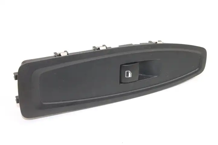 BMW 1 F20 F21 (2011 - 2019) 9208107 Кнопка фаркопа в багажнике — фото 1