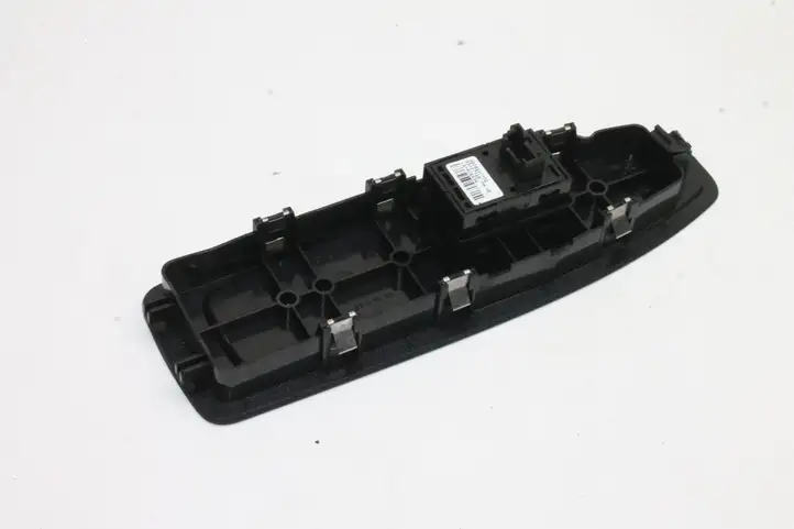 BMW 1 F20 F21 (2011 - 2019) 9208107 Кнопка фаркопа в багажнике — фото 2