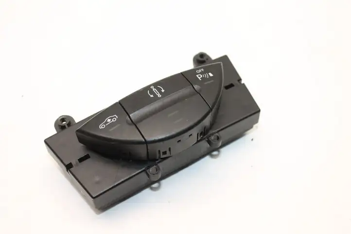 Mercedes-Benz CLS C219 (2003 - 2011) 2118217058 Кнопка фаркопа в багажнике — фото 1