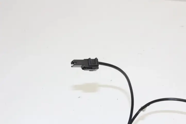 Mercedes-Benz C W204 (2007 - 2014) A2048708390 Усилитель антенны — фото 3