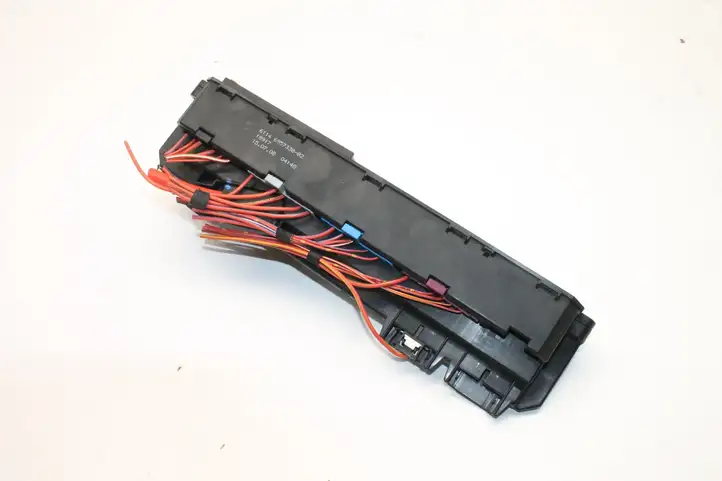 BMW 5 E60 E61 (2004 - 2010) 6957330 Блок монтирования реле — фото 4