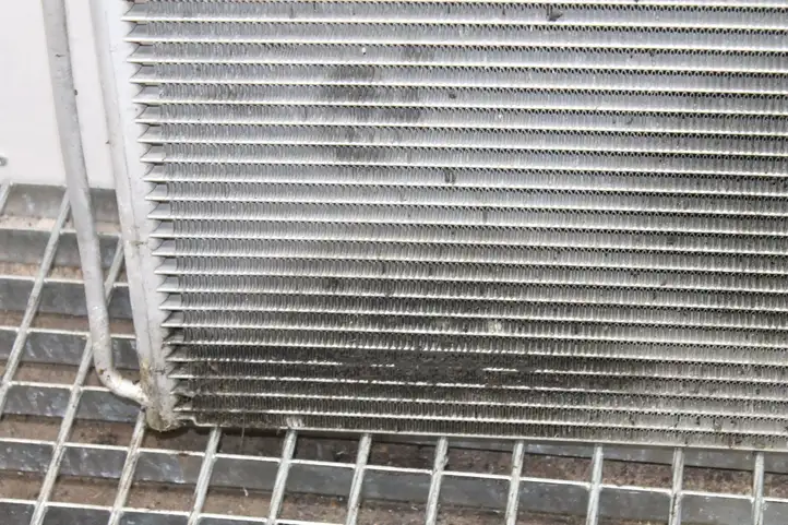 BMW 5 E60 E61 (2004 - 2010) Радиатор кондиционера — фото 4