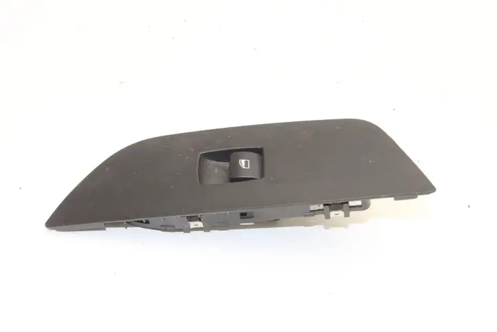 BMW X1 E84 (2009 - 2015) 6935534 Кнопка фаркопа в багажнике — фото 1