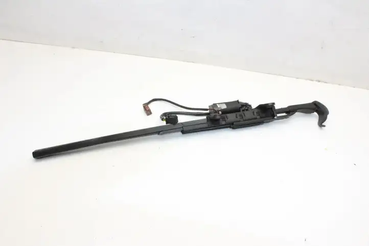 BMW 3 E90 E91 (2005 - 2012) 7149307 Электродвигатель регулировки ремня безопасности — фото 1