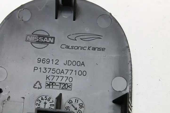 Nissan Qashqai (2006 - 2010) 96912JD00A Кнопка фаркопа в багажнике — фото 3