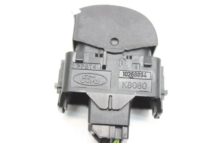 Ford Focus Grand C-MAX (2010 - 2019) Кнопка фаркопа в багажнике — фото 4