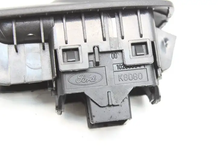 Ford Focus Grand C-MAX (2010 - 2019) F1ET14529AA Кнопка фаркопа в багажнике — фото 4