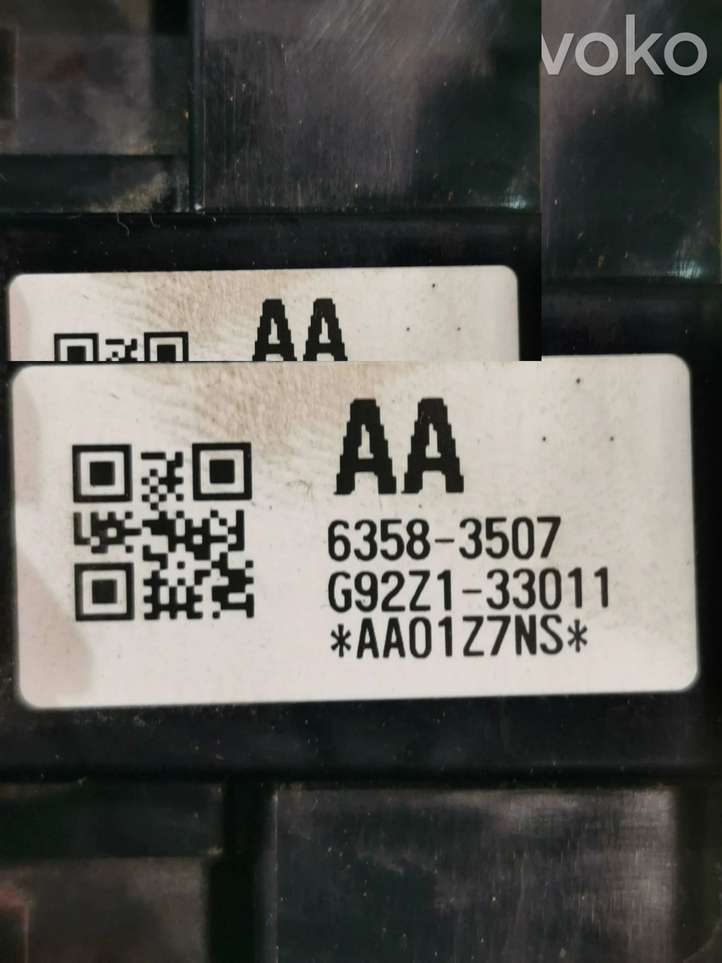 Toyota Auris E180 (2012 - 2018)  G92Z133011 Блок монтирования реле