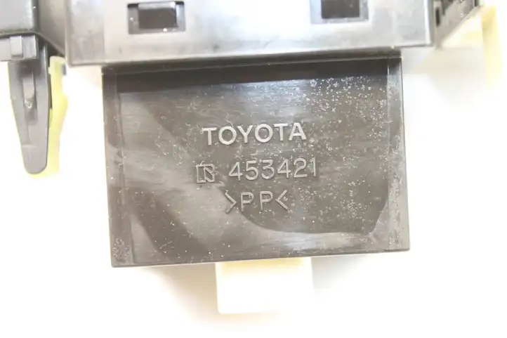 Lexus RX 330 - 350 - 400H (2003 - 2006) Прочие детали салона — фото 7