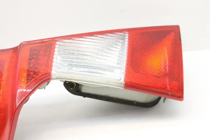 Volvo V70 (2007 - 2013) Задний фонарь в крышке багажника — фото 6