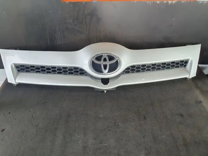 Toyota Corolla Verso AR10 (2004 - 2009) Верхняя решетка радиатора — фото 1