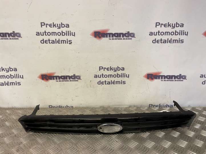 98AB8200A Ford Focus Grotelės priekinės