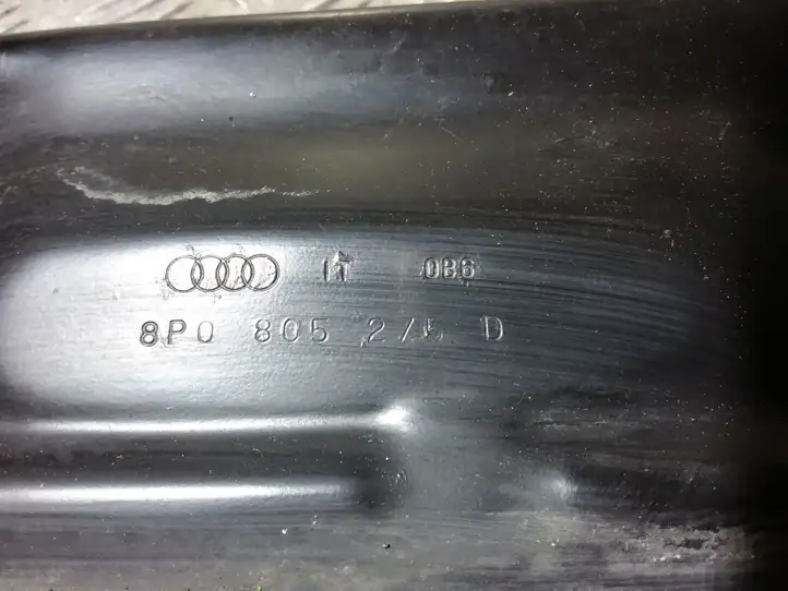Audi A3/S3 8P (2008 - 2013) 8P0805275D Прочие детали моторного отсека — фото 3