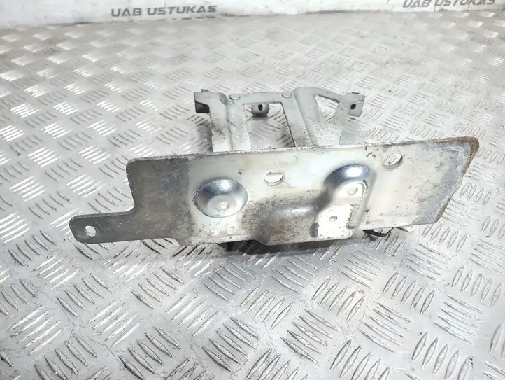 Nissan Qashqai (2006 - 2010) Площадка аккумулятора — фото 2